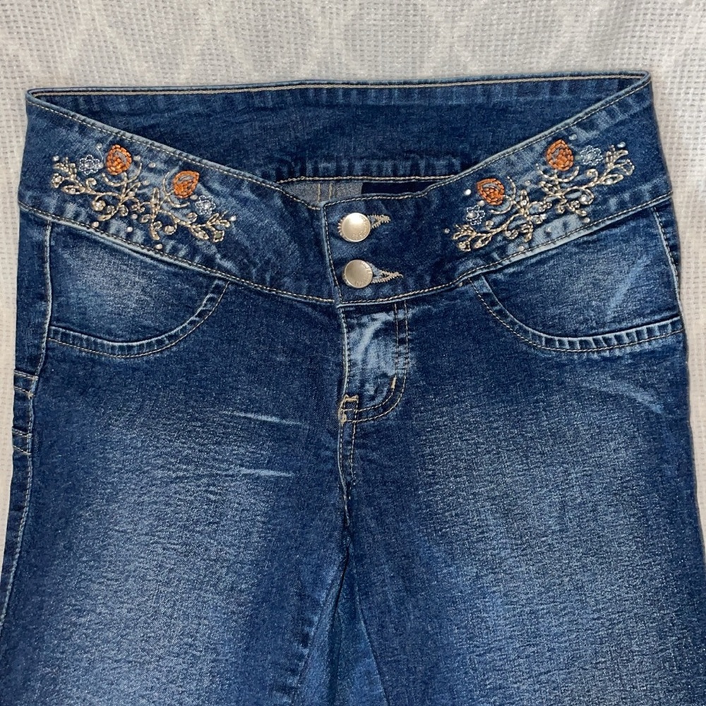 Lenny’s Embroidered Blue Jeans.  Size M/5. - Picture 2 of 4